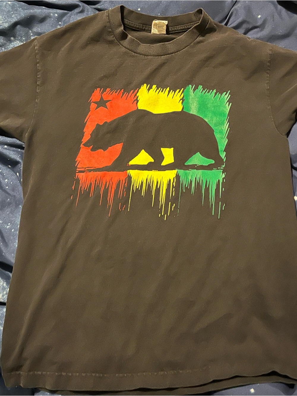 California bear / rastafari flag t-shirt